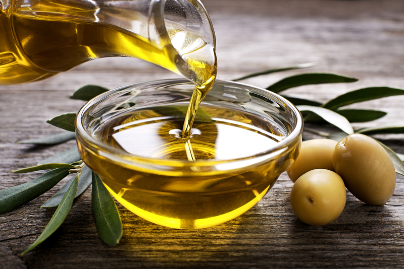 Tẩy trang bằng dầu olive 